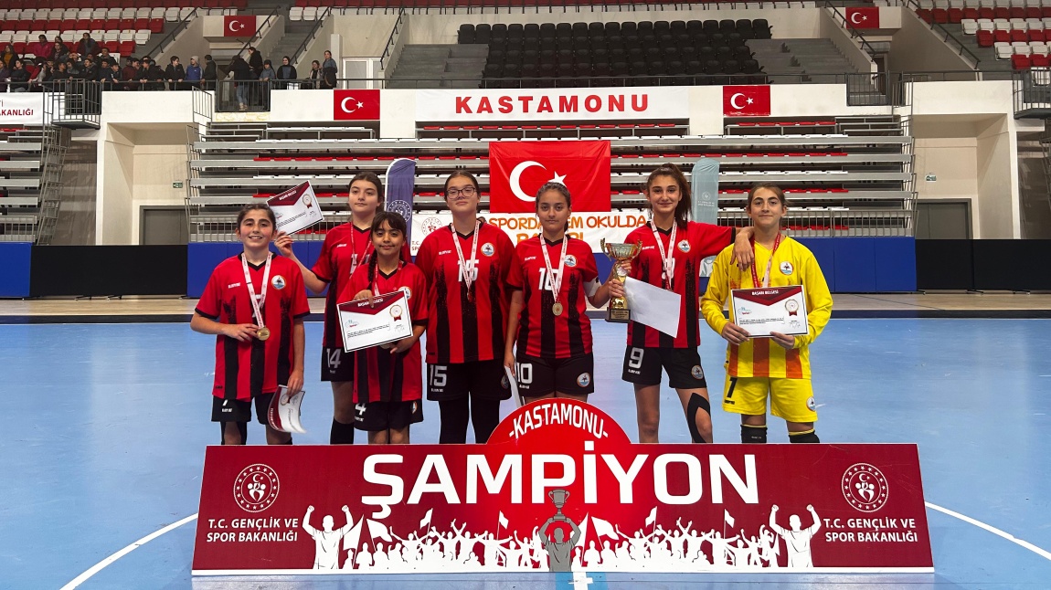 Yıldız Kız Futsal Takımımızın Şampiyonluk Sevinci